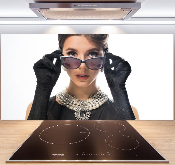 Pannello retrocucina con stampa raffigurante una donna con gli occhiali