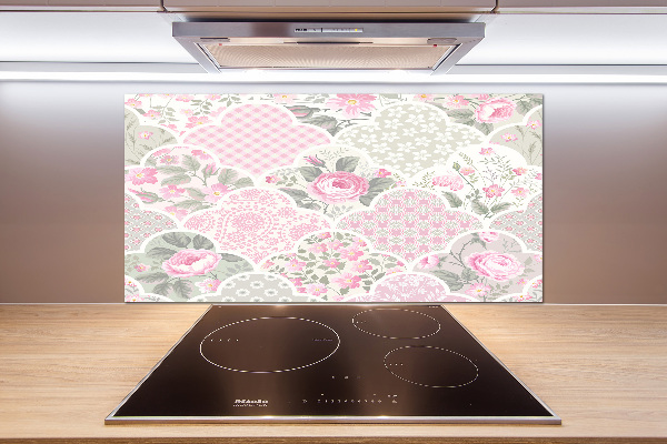 Rivestimento parete cucina con motivo di rose e ornamenti