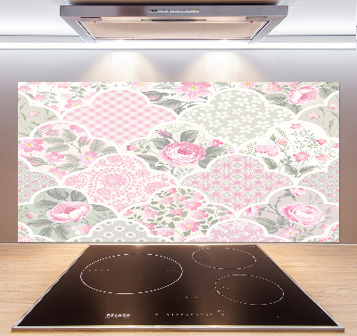 Rivestimento parete cucina con motivo di rose e ornamenti