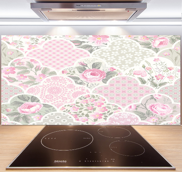 Rivestimento parete cucina con motivo di rose e ornamenti