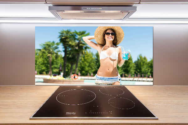 Pannello paraschizzi cucina con stampa raffigurante una donna a bordo piscina