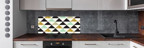 Rivestimento parete cucina con motivo a triangoli colorati