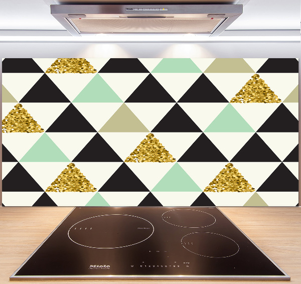 Rivestimento parete cucina con motivo a triangoli colorati