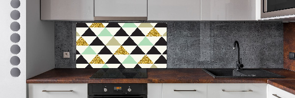 Rivestimento parete cucina con motivo a triangoli colorati