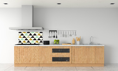 Rivestimento parete cucina con motivo a triangoli colorati