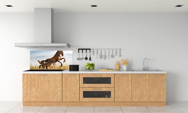 Rivestimento parete cucina con stampa raffigurante una giumenta con il suo puledro
