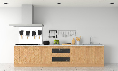 Rivestimento parete cucina con cornici per foto per esporre ricordi e decorare la parete