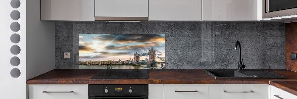 Rivestimento parete cucina con stampa del Tower Bridge di Londra