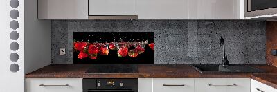 Rivestimento parete cucina con motivo fragole sott'acqua