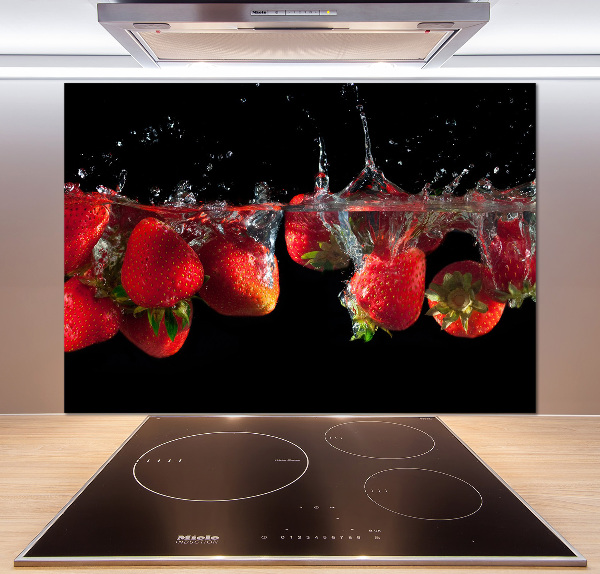 Rivestimento parete cucina con motivo fragole sott'acqua