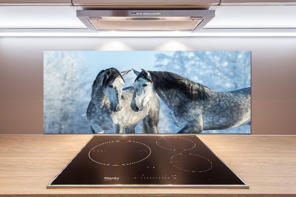 Rivestimento parete cucina con motivo di cavalli grigi in inverno