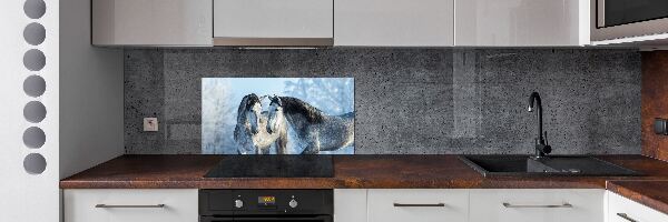Rivestimento parete cucina con motivo di cavalli grigi in inverno