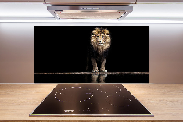 Rivestimento parete cucina con stampa raffigurante un ritratto di leone