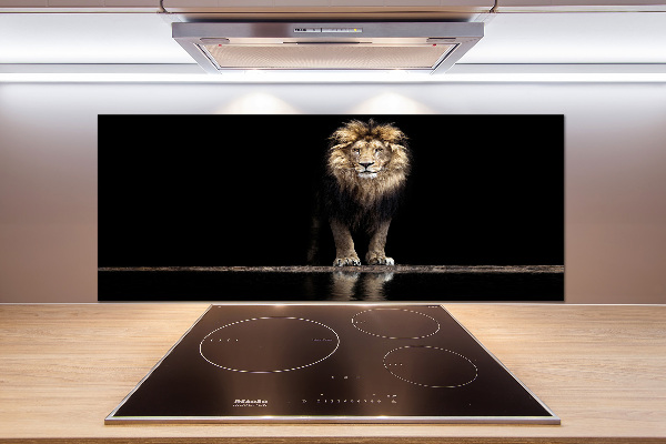 Rivestimento parete cucina con stampa raffigurante un ritratto di leone