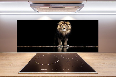 Rivestimento parete cucina con stampa raffigurante un ritratto di leone