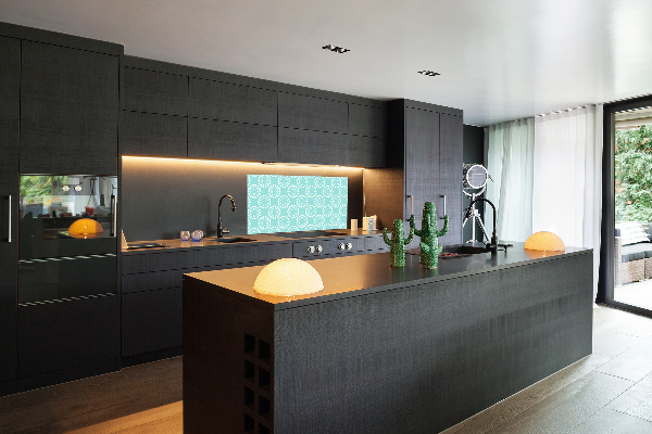 Rivestimento parete cucina con motivo geometrico