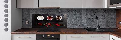 Rivestimento parete cucina con motivo di spezie e peperoncini