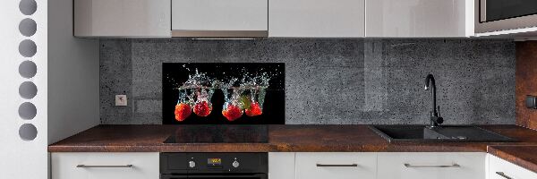 Rivestimento parete cucina con motivo fragole sott'acqua