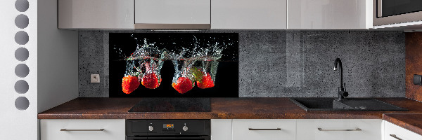 Rivestimento parete cucina con motivo fragole sott'acqua