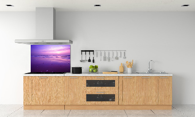 Rivestimento parete cucina con decorazione che richiama il tramonto sul mare con il sole