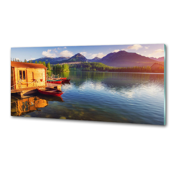 Rivestimento parete cucina con decorazione che richiama un lago tra le montagne