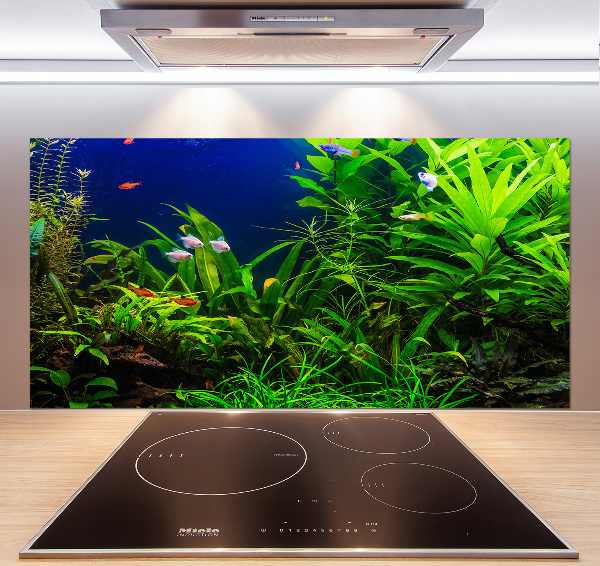 Rivestimento parete cucina con decorazione a motivo di pesci nell'acquario