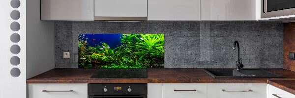 Rivestimento parete cucina con decorazione a motivo di pesci nell'acquario