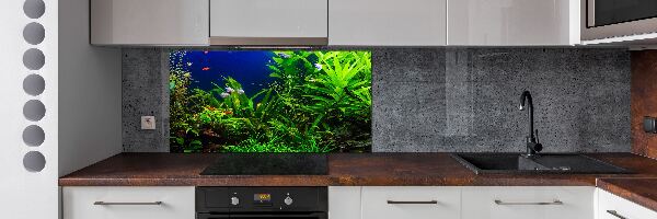 Rivestimento parete cucina con decorazione a motivo di pesci nell'acquario