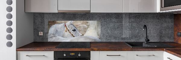 Rivestimento parete cucina con decorazione raffigurante un cavallo arabo bianco