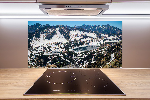 Rivestimento parete cucina con stampa del lago nei Monti Tatra
