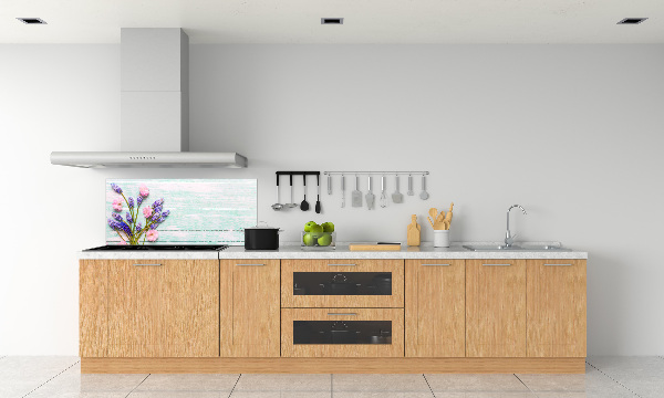 Rivestimento parete cucina con motivo di lavanda su finitura effetto legno