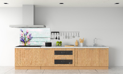 Rivestimento parete cucina con motivo di lavanda su finitura effetto legno