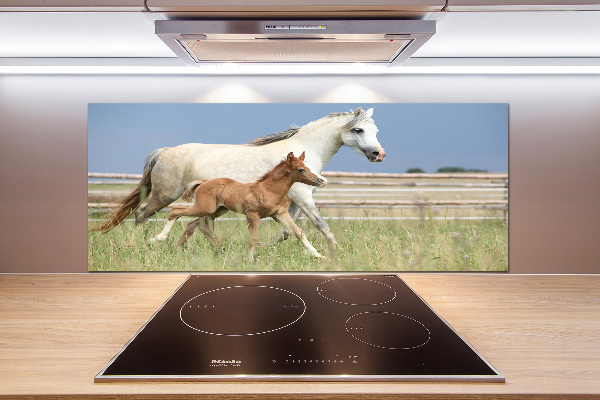 Rivestimento parete cucina con decorazione raffigurante una giumenta con il suo puledro