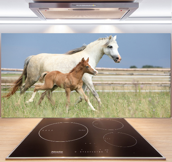 Rivestimento parete cucina con decorazione raffigurante una giumenta con il suo puledro