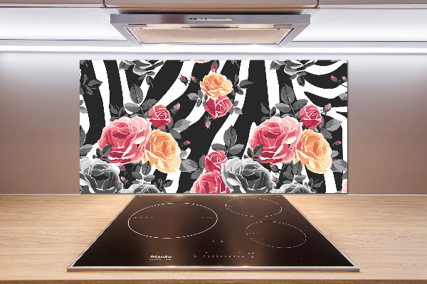 Rivestimento parete cucina con decorazione di rose su sfondo zebrato
