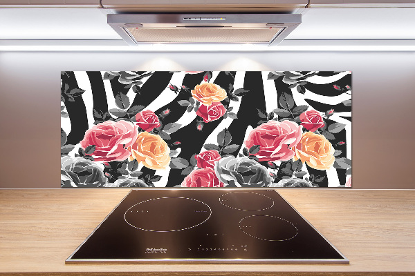 Rivestimento parete cucina con decorazione di rose su sfondo zebrato