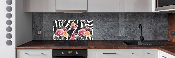 Rivestimento parete cucina con decorazione di rose su sfondo zebrato