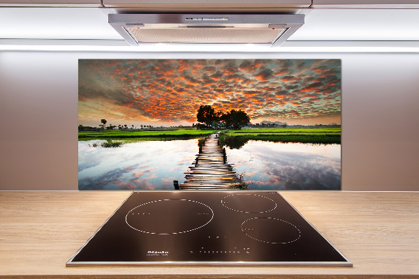 Rivestimento parete cucina con finitura a ponte di legno