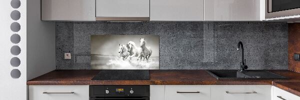 Rivestimento parete cucina con motivo di cavalli bianchi