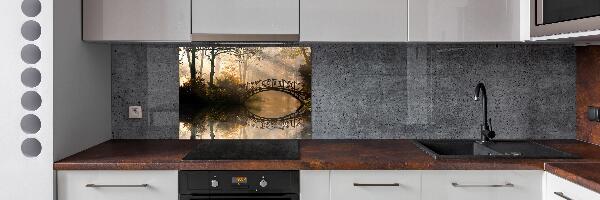 Pannello paraschizzi cucina con stampa raffigurante un vecchio ponte in autunno
