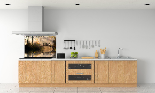 Pannello paraschizzi cucina con stampa raffigurante un vecchio ponte in autunno