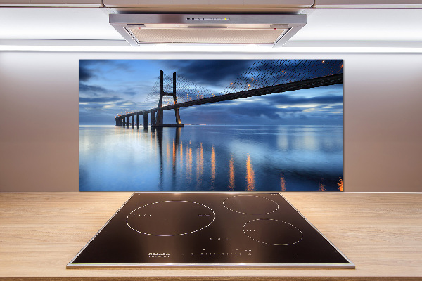 Pannello paraschizzi cucina con ponte illuminato