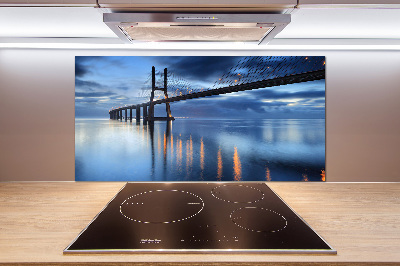 Pannello paraschizzi cucina con ponte illuminato