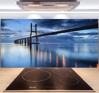 Pannello paraschizzi cucina con ponte illuminato