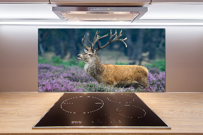 Pannello retrocucina con stampa di cervi tra la lavanda