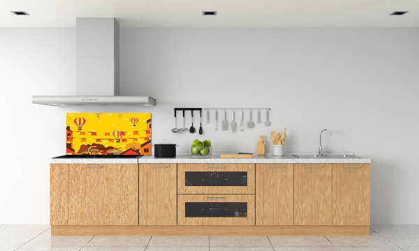 Rivestimento parete cucina con motivo di palloncini sopra la città