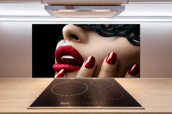 Rivestimento parete cucina con motivo a maschera di pizzo