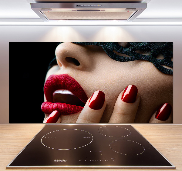 Rivestimento parete cucina con motivo a maschera di pizzo