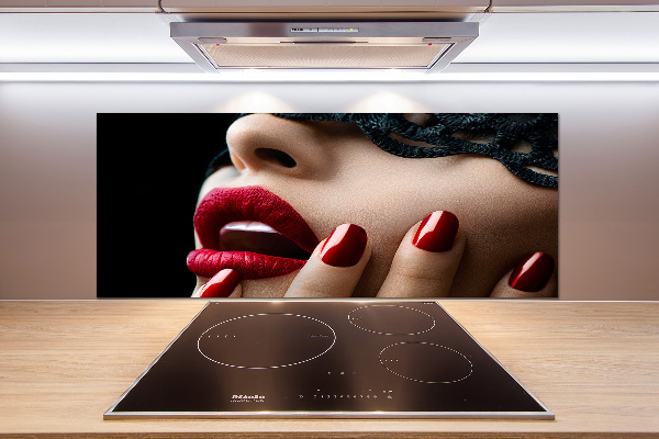 Rivestimento parete cucina con motivo a maschera di pizzo