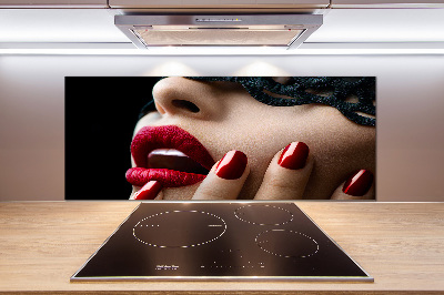 Rivestimento parete cucina con motivo a maschera di pizzo